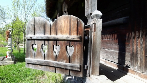 VisitBihor Descopera Bihor - biserica de lemn din Beznea, Festivalul de Pricesne din Rosia, Pensiunea Dorel Codoban din Lazuri de Beius, Lacul Vida din Luncasprie